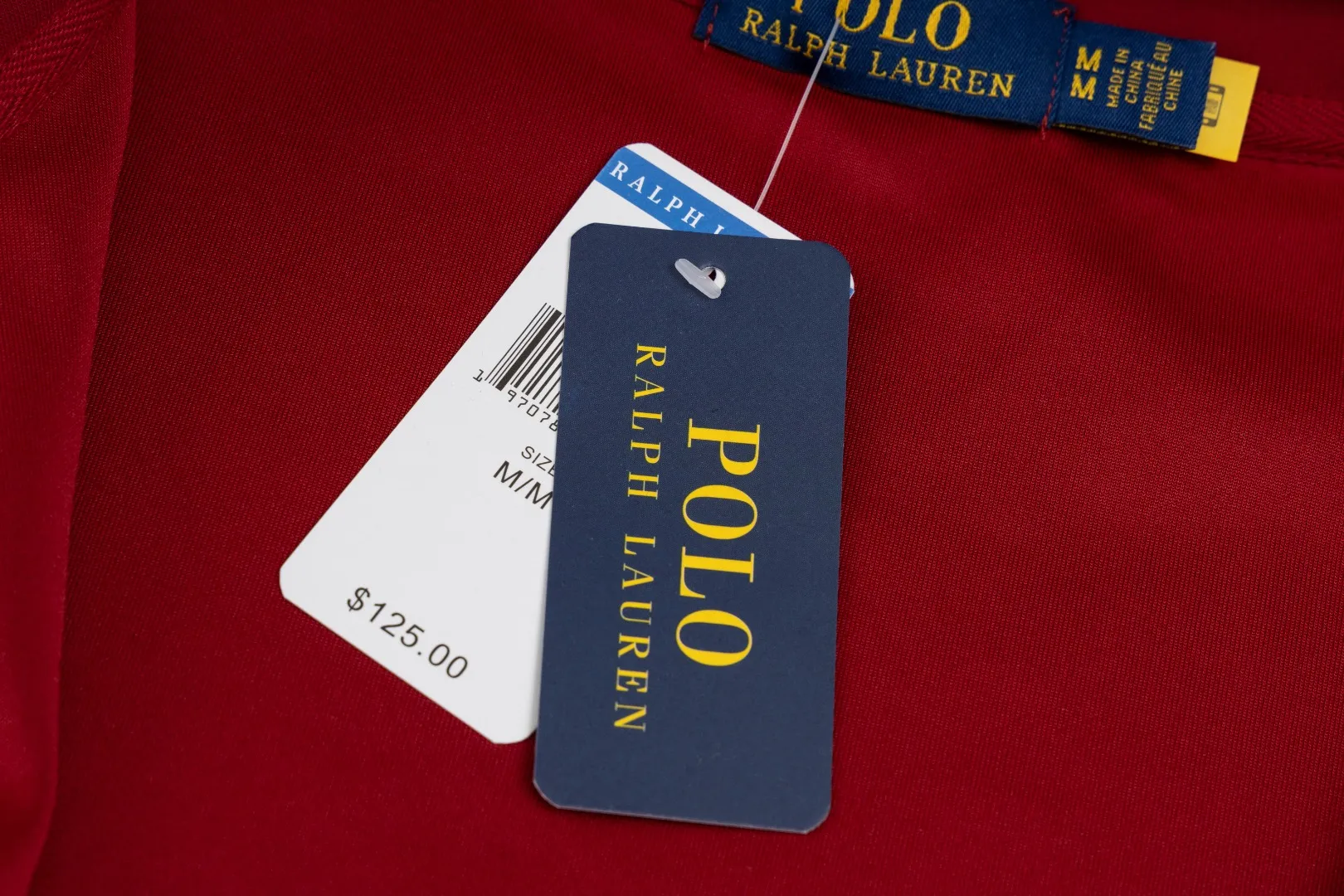 P236 #R95 Ralph Lauren/Ralph Lauren Twelve Color Pony🐎 Embroidered zipper cardigan jacket hooded sweatshirt This hooded sweatshirt is decorated with a simple style that represents Ralph Lauren. It is paired with a pony embroidery pattern. The three-dimensional solid color fabric and exquisite embroidery instantly set it off! Hooded sports design, loose and casual fit! The overall texture is very strong! Through the pictures, we can feel the thickness and texture of custom-woven and dyed threads. The workmanship is exquisite. They are shipped from major foreign trade factories. They are all made by masters with many years of experience. Everything is of high standards and requirements! Simple and versatile style ~ super delicate and soft, close to the body without being tied, all fabrics and accessories are original custom-made and of high quality! Perfectly reflects the brand’s sense of superiority! Standard cut, comfortable stretch, unrestricted movement! Highly practical, high-end and classy! Versatile style ~ can be paired with jeans or jogging pants. Ideal for transitioning from your morning commute to weekend events!  Color: Black with red label Black with white label Khaki Navy blue with red label Navy blue with white label White Light gray Dark gray Burgundy Army green Light blue Pink Size: S M L